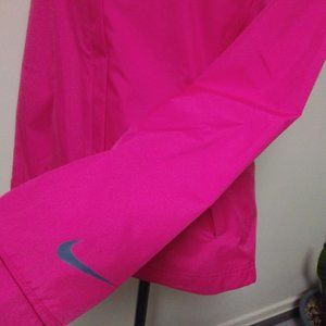 NIKE Storm-Fit Golf Jacket in Hot Pink XS